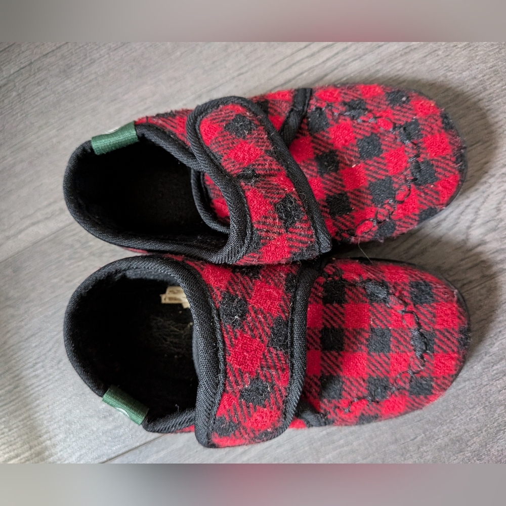 Kamik kids Slippers Size 7&8
